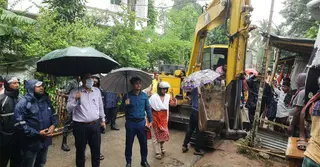 শহর রক্ষায় রাজশাহীতে অবৈধ স্থাপনা উচ্ছেদে যৌথ অভিযান